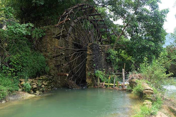 what to do and see in cao bang water wheel